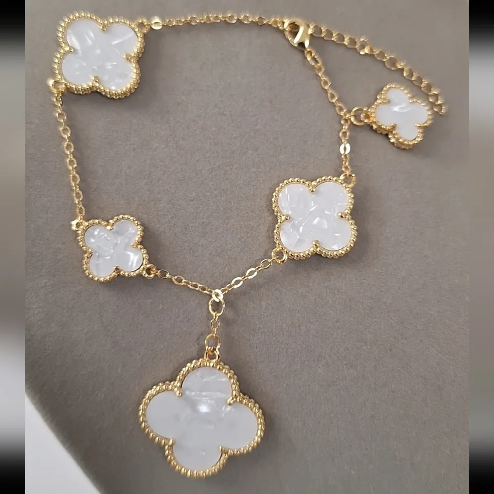 Mother Of Pearl Dangle Clover Bracelet - Picture 2 of 6